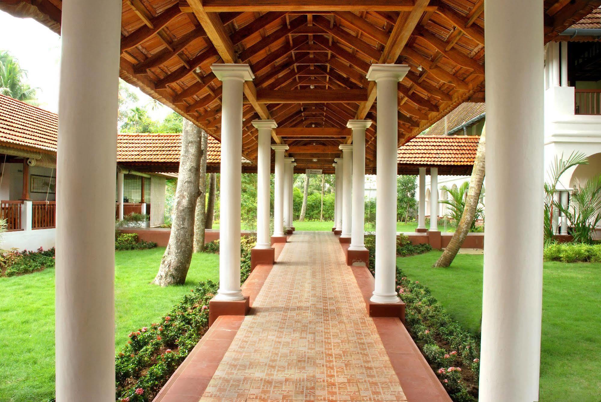Lemon Tree Vembanad Lake Resort, Kerala Alappuzha Eksteriør billede